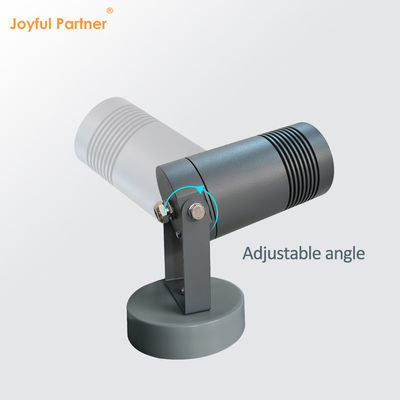 Zimno białe oświetlenie krajobrazowe na zewnątrz